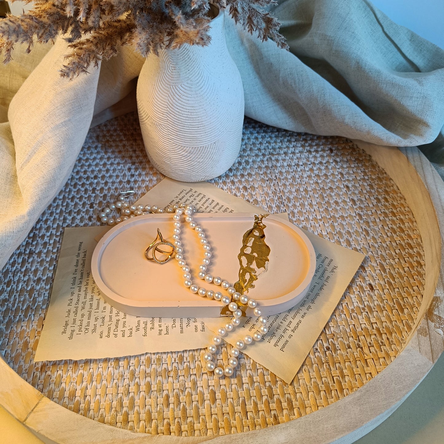 Oval Tray Cream with Gold